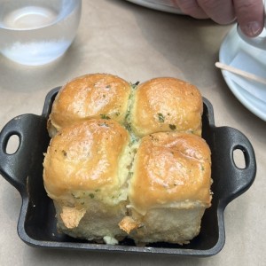 Pan con Mantequilla y Ajo