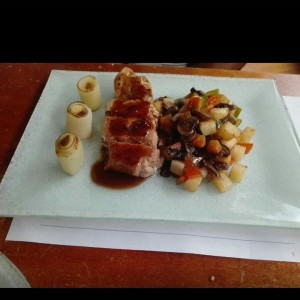 Lomo de cerdo con vegetales