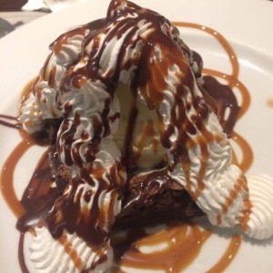 Brownie con helado
