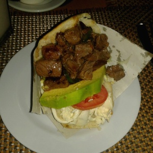Arepa llanera.